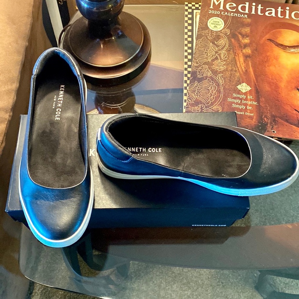 Kenneth Cole Flat